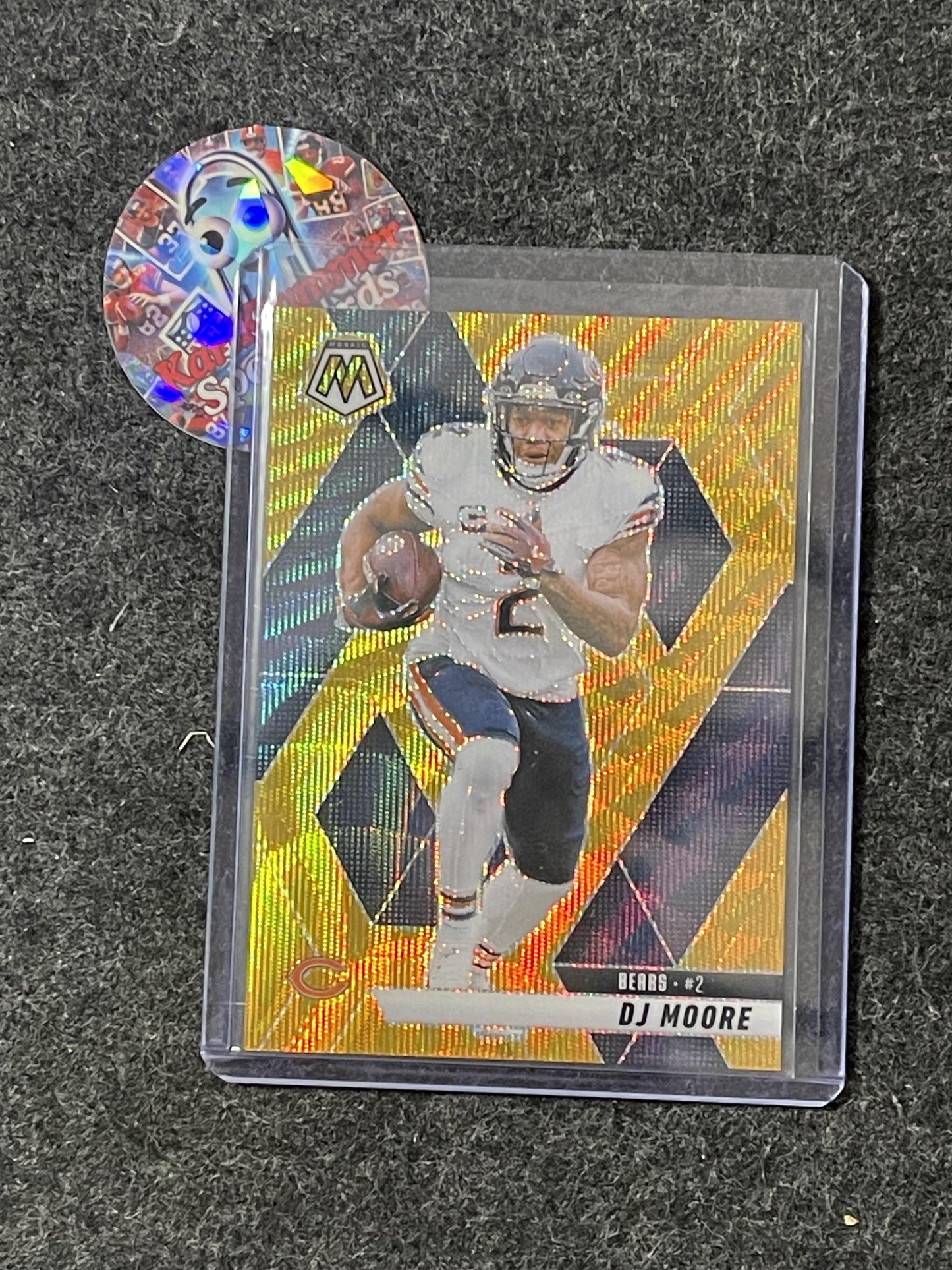 2025 Panini Mosaic #180 DJ Moore Mosaic Gold Wave #/10 Chicago Bears SN