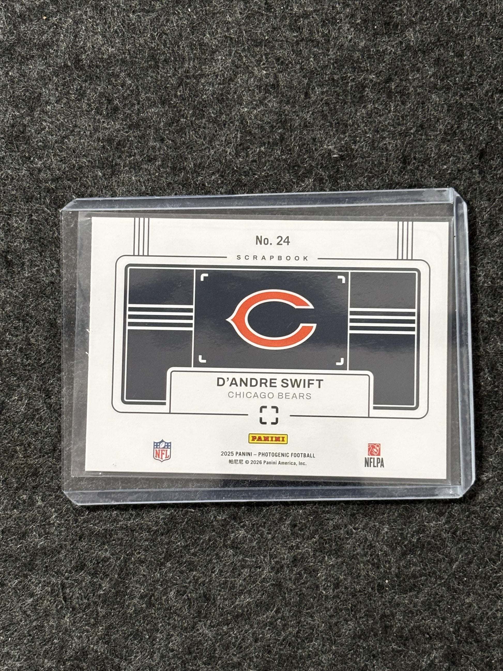 2025 Panini Photogenic #24 D'Andre Swift Scrapbook Chicago Bears