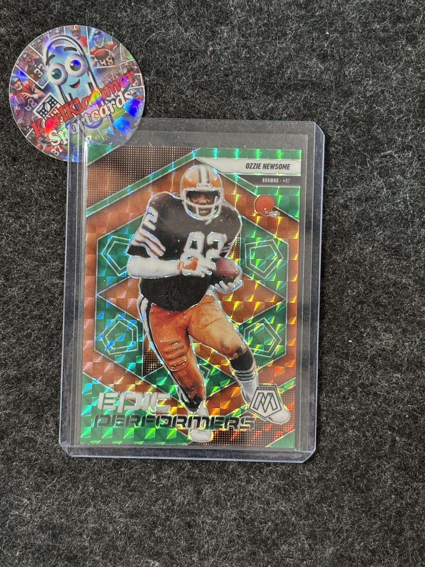 2025 Panini Mosaic #16 Ozzie Newsome Epic Performers Mosaic Green Cleveland Browns