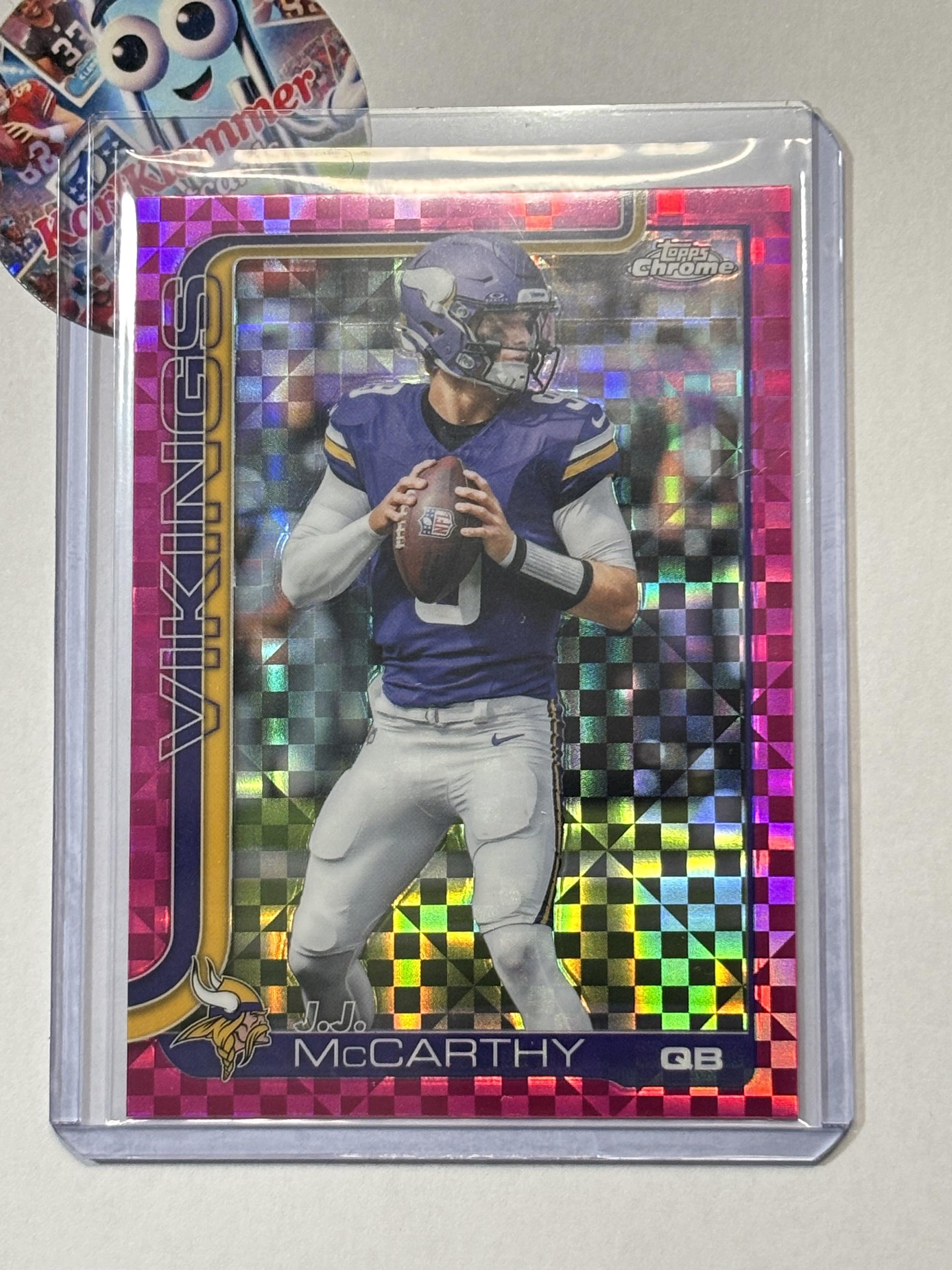 2025 Topps Chrome #199 J.J. McCarthy Hot Pink X-Fractor Minnesota Vikings