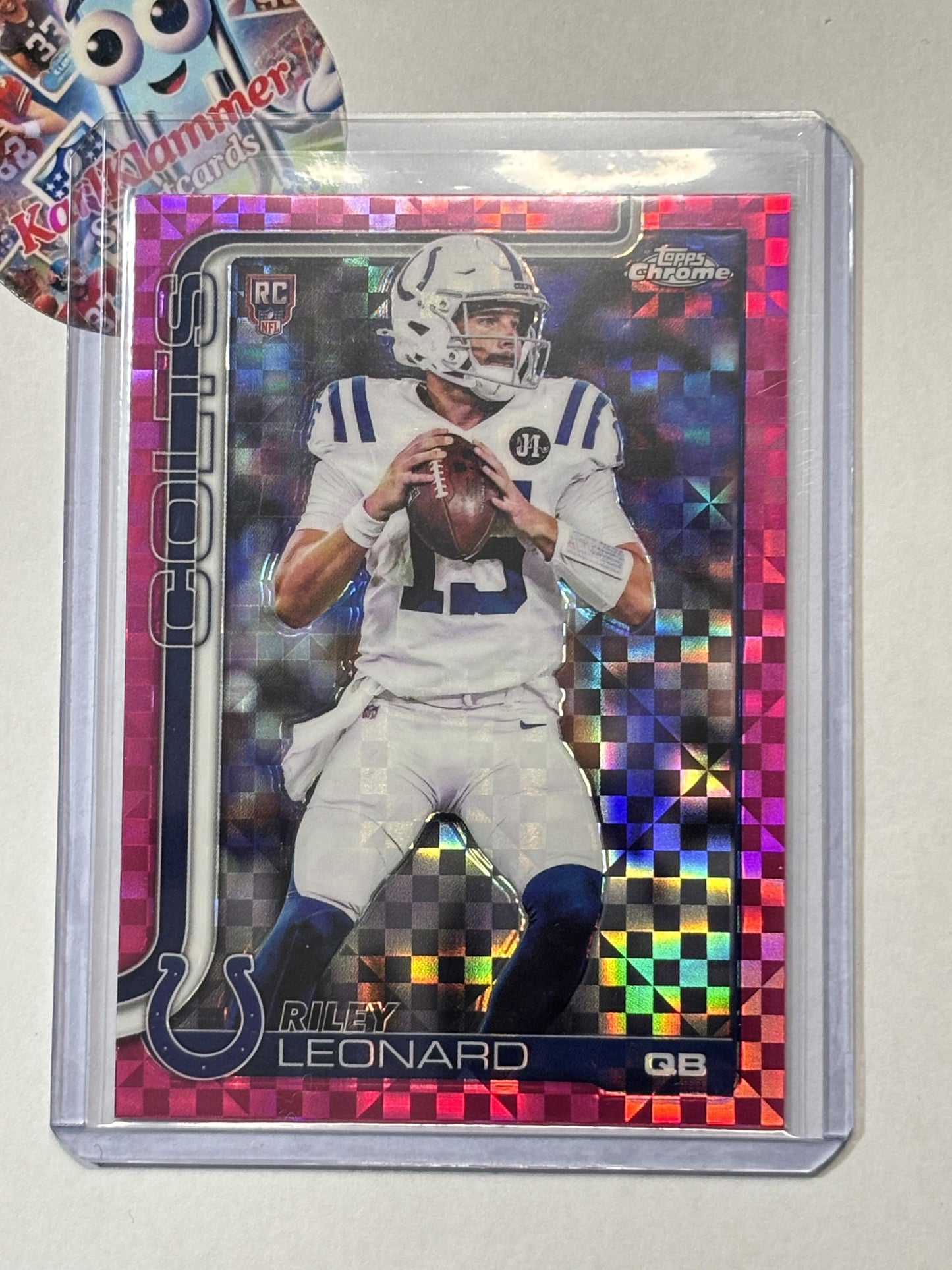 2025 Topps Chrome #318 Riley Leonard Hot Pink X-Fractor Indianapolis Colts RC