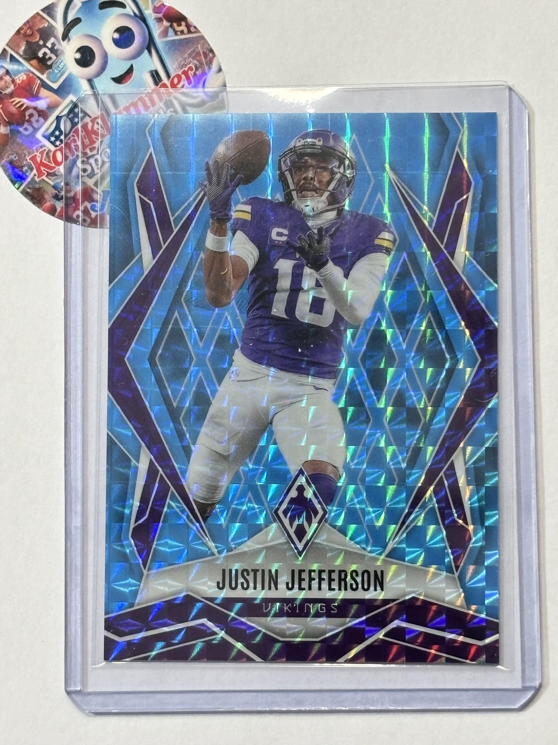 2025 Panini Phoenix #135 Justin Jefferson Light Blue Pyramids Prizm #/385 Minnesota Vikings SN