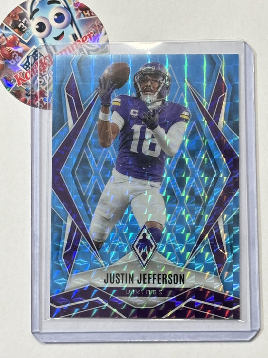2025 Panini Phoenix #135 Justin Jefferson Light Blue Pyramids Prizm #/385 Minnesota Vikings SN