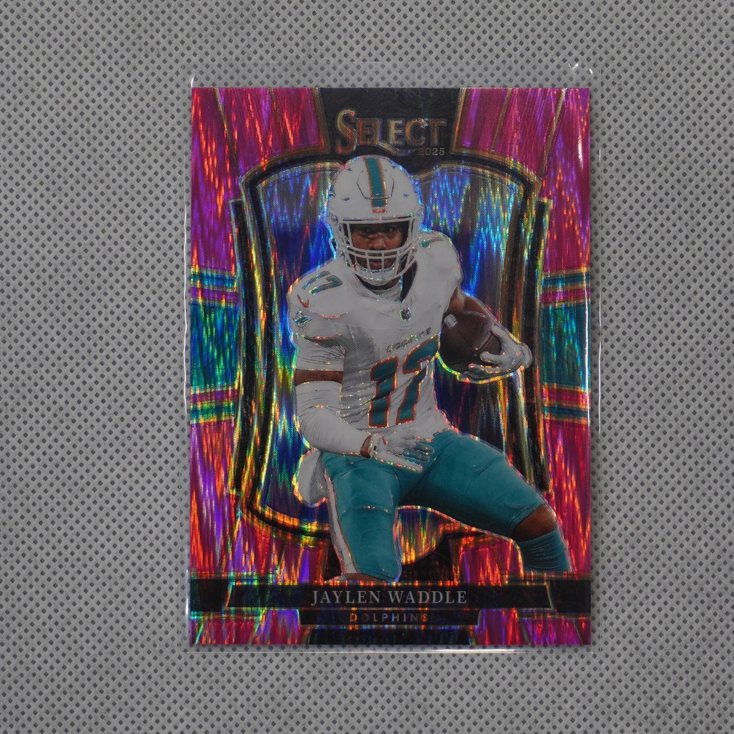 2025 Panini Select #182 Jaylen Waddle Pink Prizm Shock Miami Dolphins
