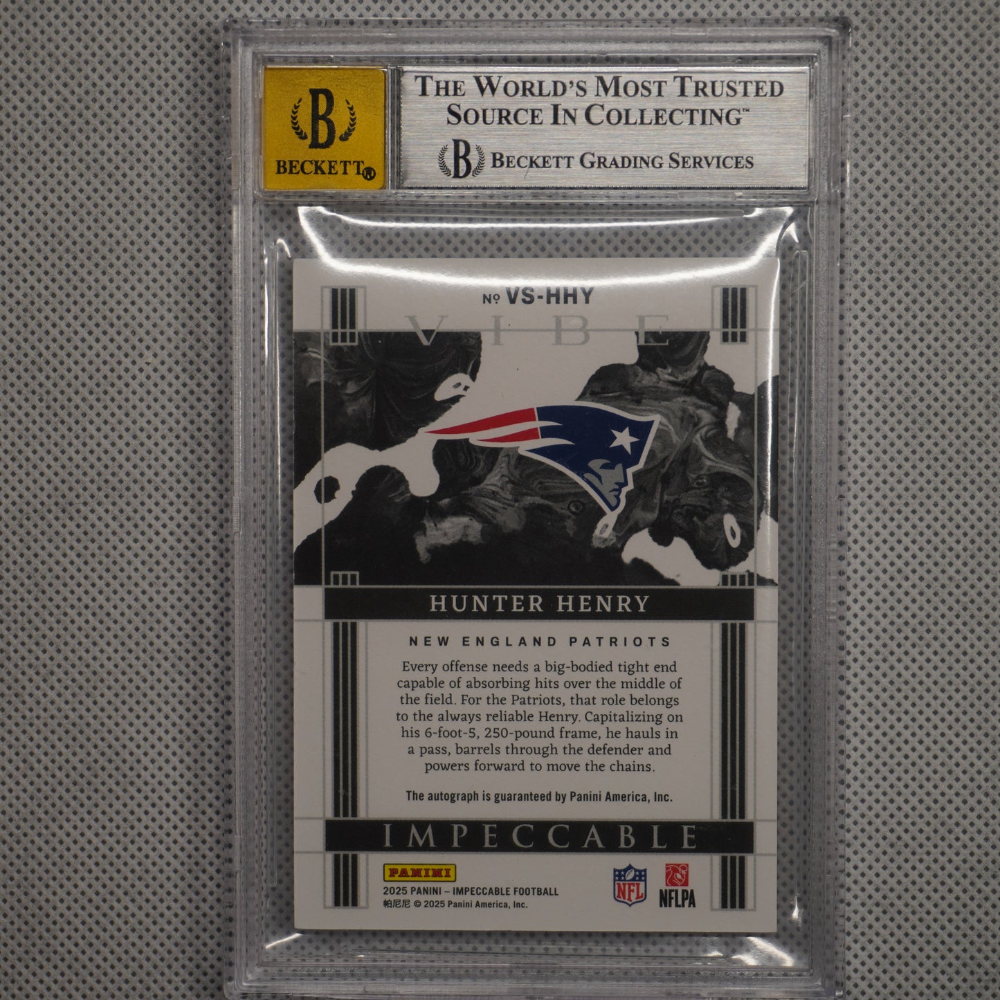 2025 Panini Impeccable #VS-HHY Hunter Henry Vibes Signatures BGS 8 #/75 New England Patriots SN.AU