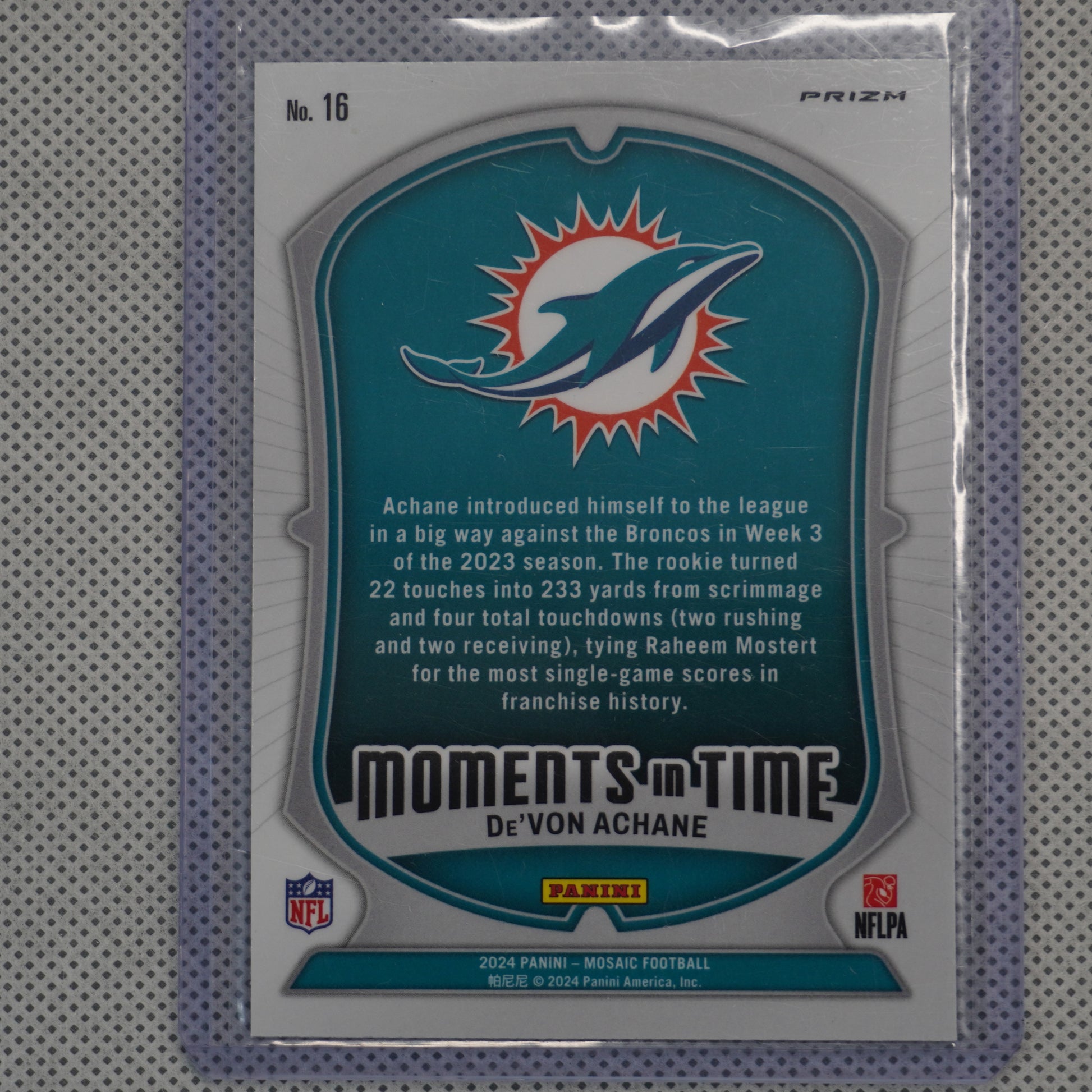 2024 Panini Mosaic #16 De'Von Achane Moments in Time No Huddle Silver Miami Dolphins
