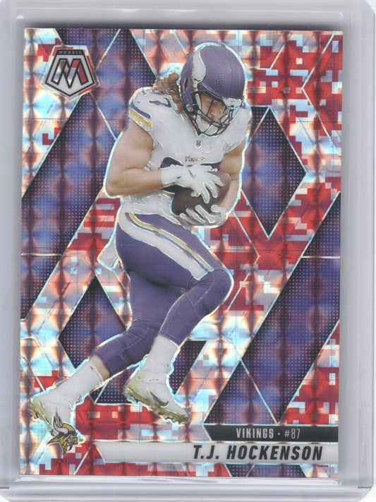 2025 Panini Mosaic #117 T.J. Hockenson Mosaic Camo Pink Minnesota Vikings