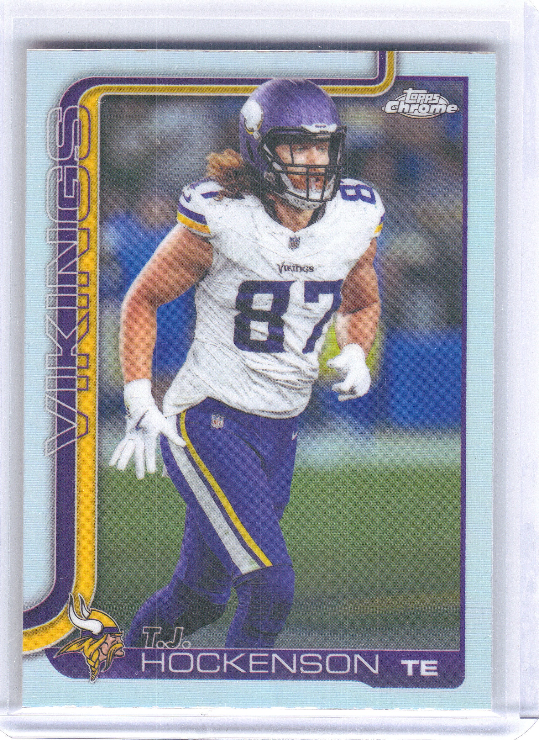 2025 Topps Chrome #200 T.J. Hockenson Refractor Minnesota Vikings