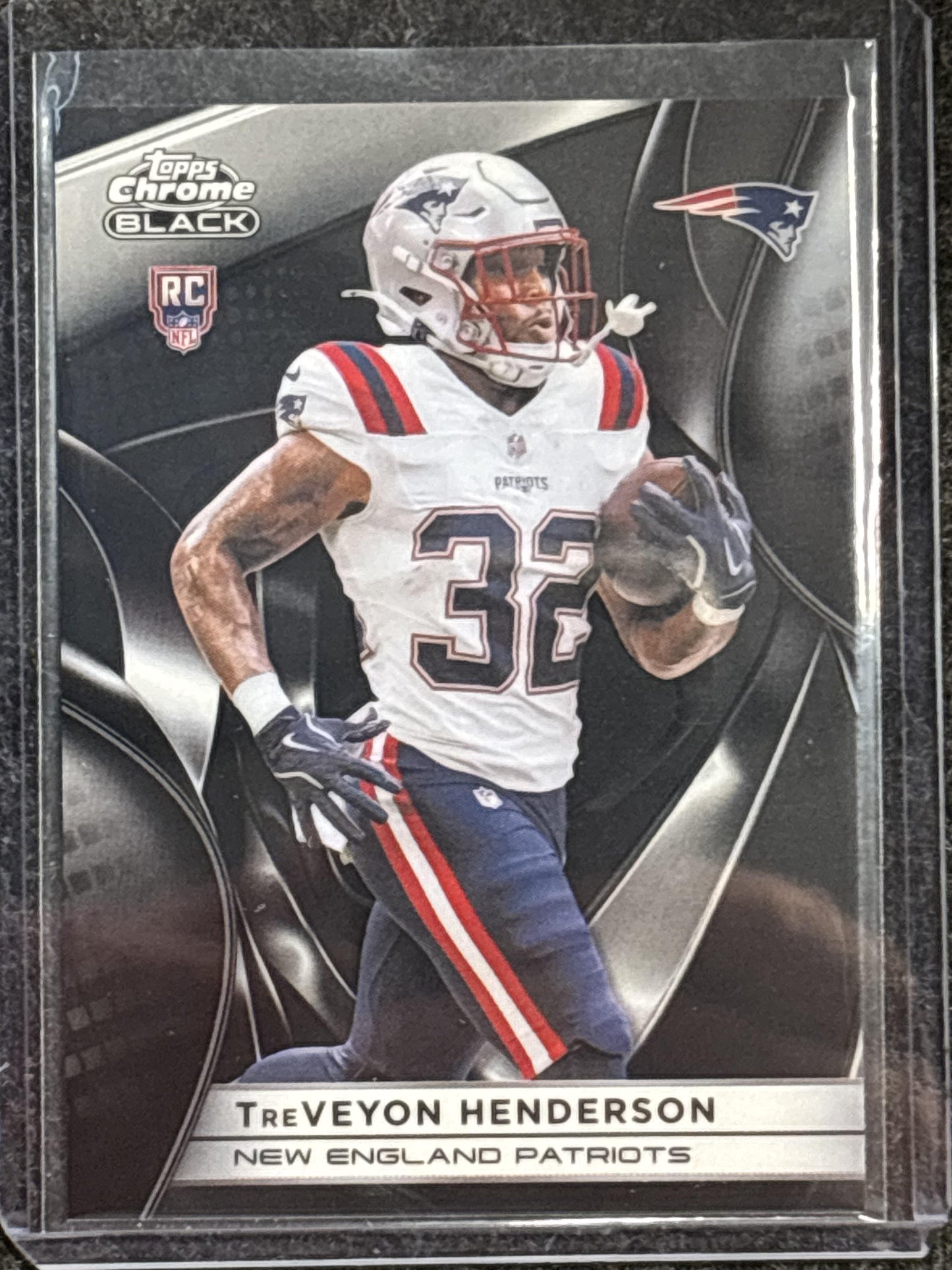 2025 Topps Chrome Black #131 Treveyon Henderson Patriots