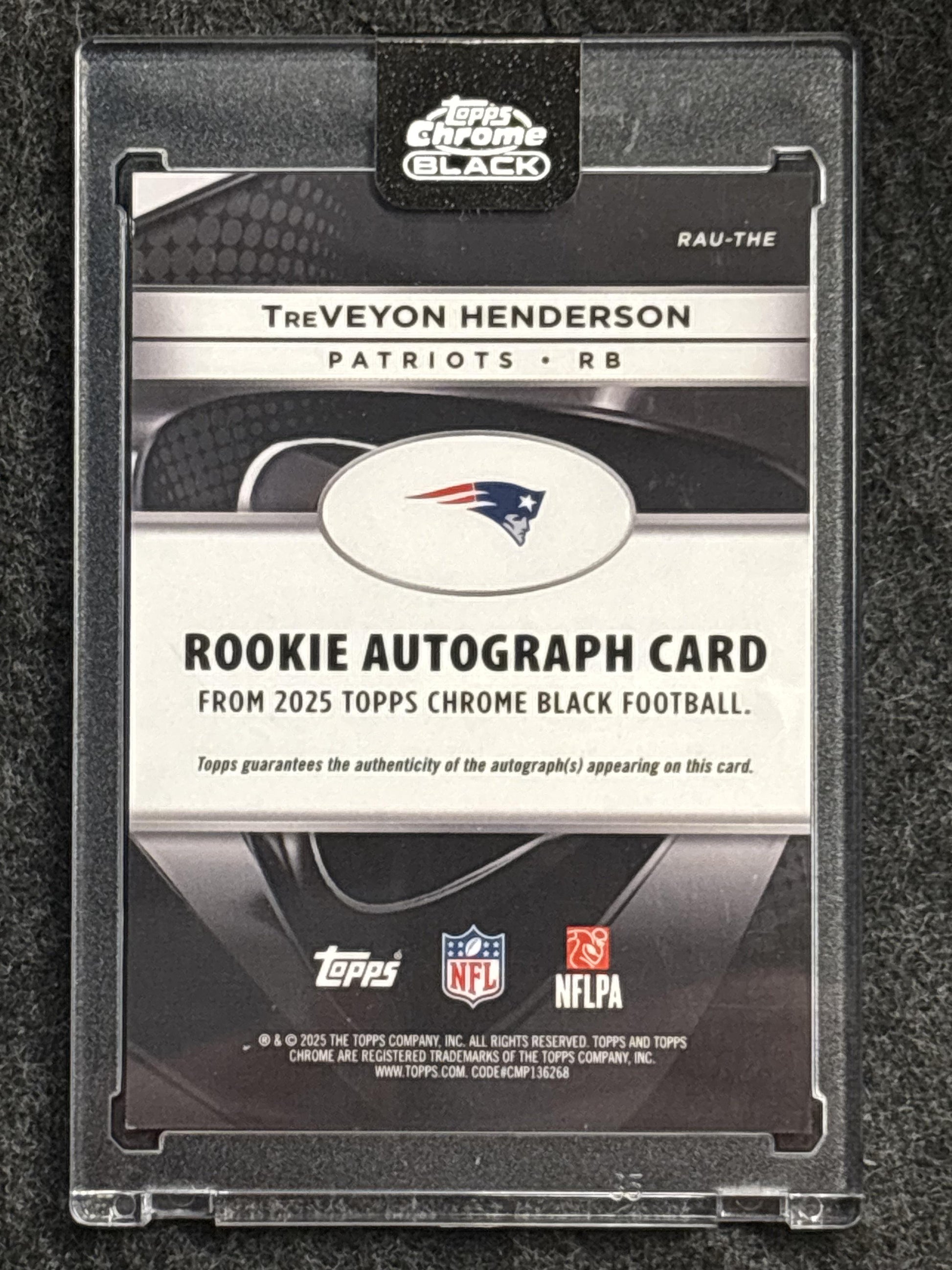 2025 Topps Chrome Black #RAU-THE TreVeyon Henderson Rookie Autographs Purple Mini-Diamond Refractor New England Patriots SN, Auto