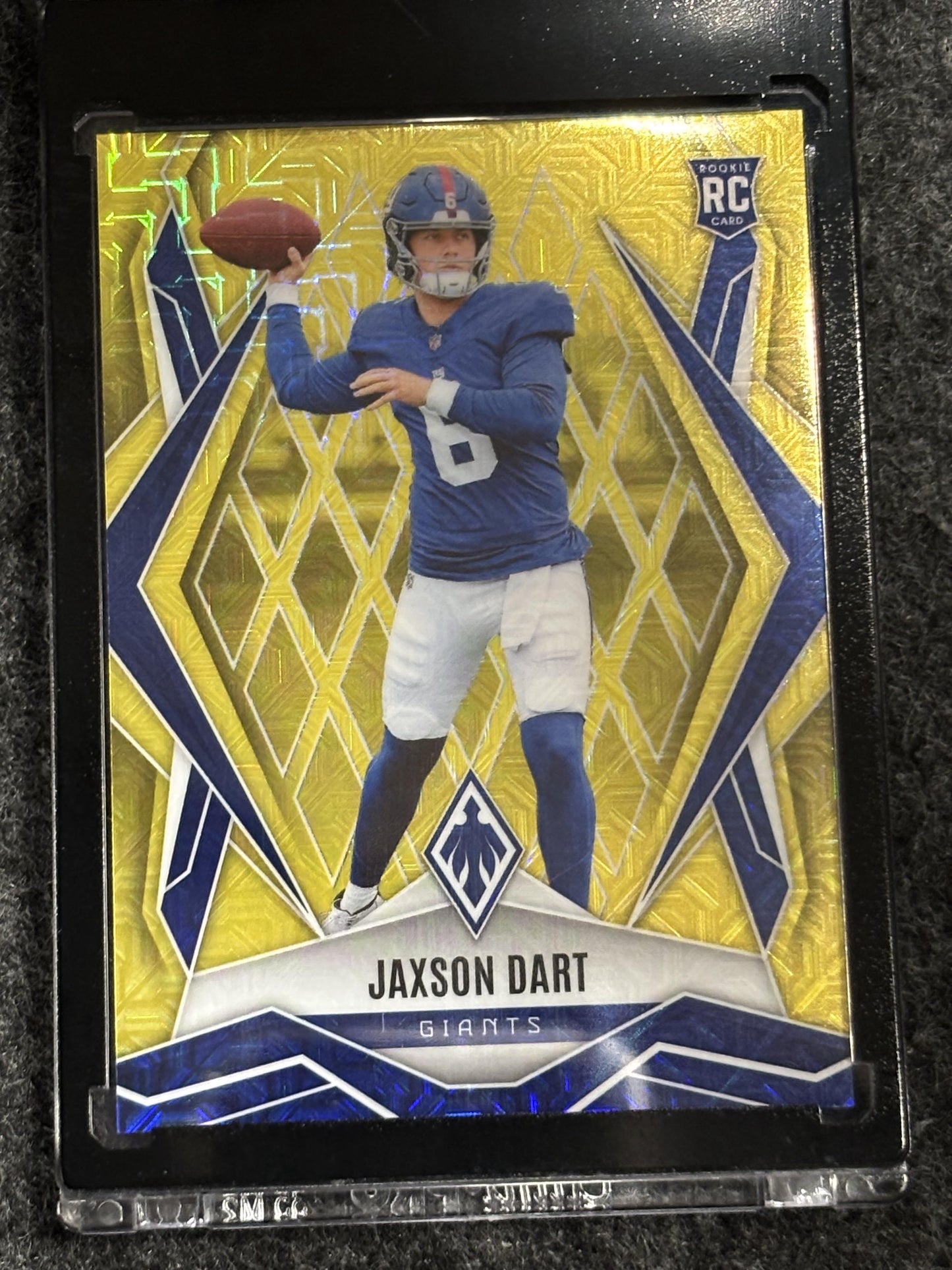 2025 Panini Phoenix #200 Jaxson Dart Yellow Mojo Prizm #/35 New York Giants SN, Rookie