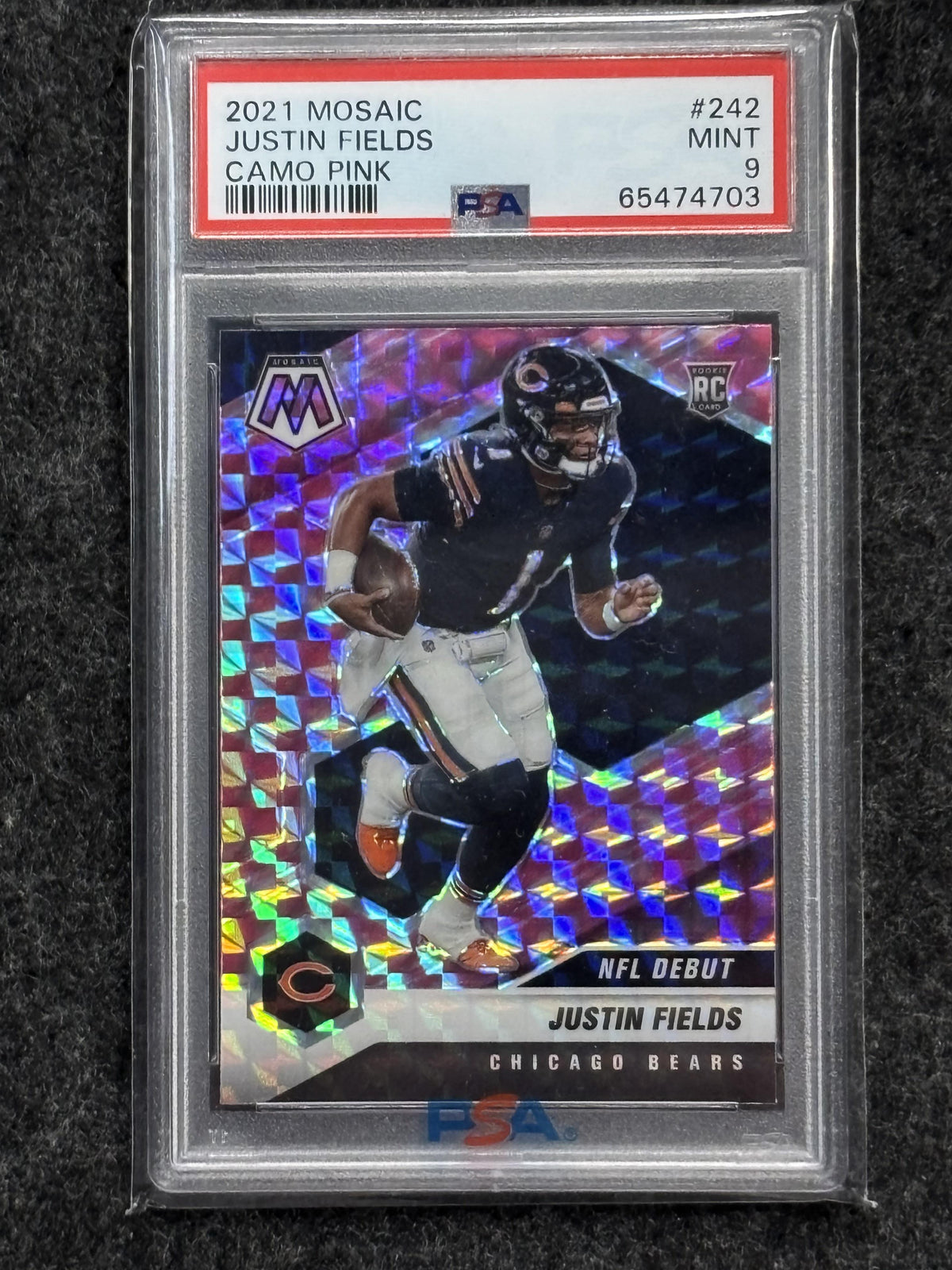 2021 Panini Mosaic #242 Justin Fields Prizm Camo Pink PSA 9 Chicago Bears