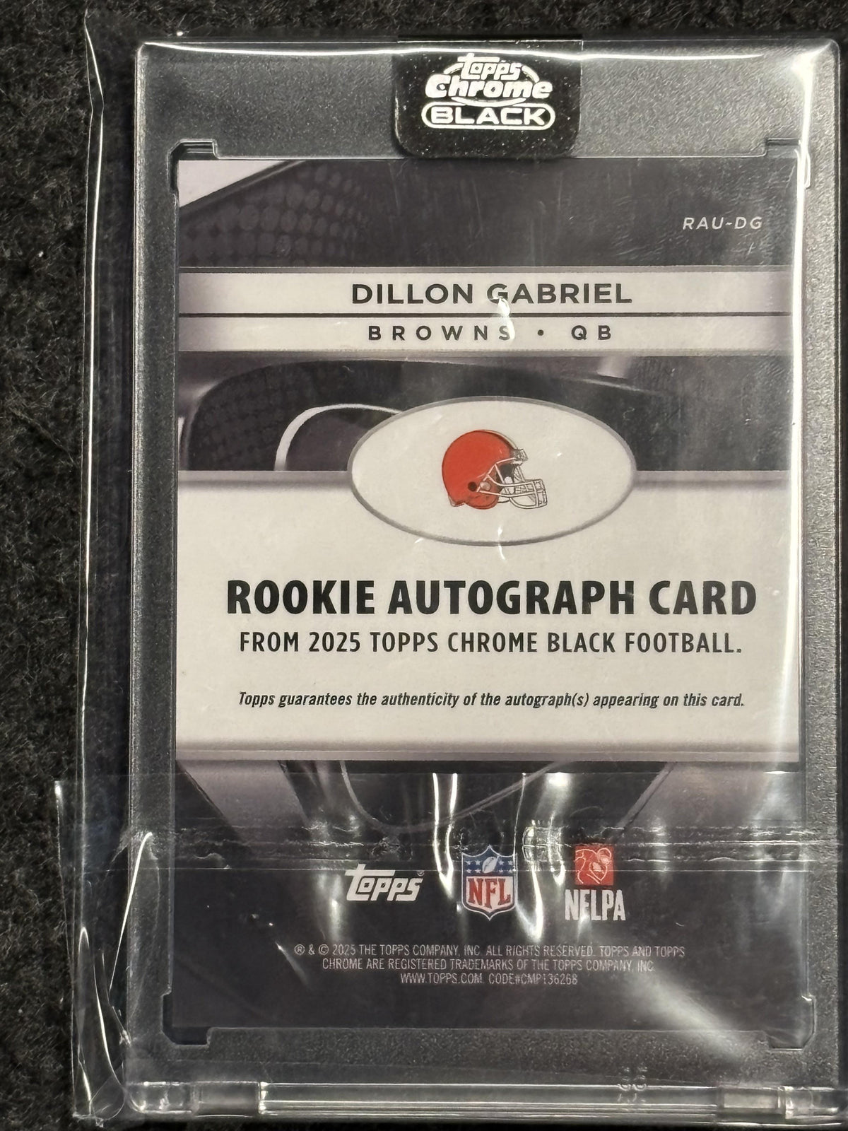 2025 Topps Chrome Black #RAU-DG Dillon Gabriel Rookie Autographs Green Refractor #/99 Cleveland Browns SN, AU