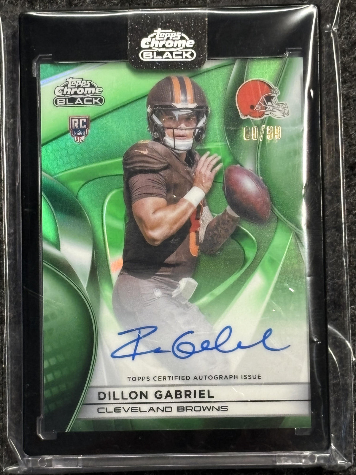 2025 Topps Chrome Black #RAU-DG Dillon Gabriel Rookie Autographs Green Refractor #/99 Cleveland Browns SN, AU